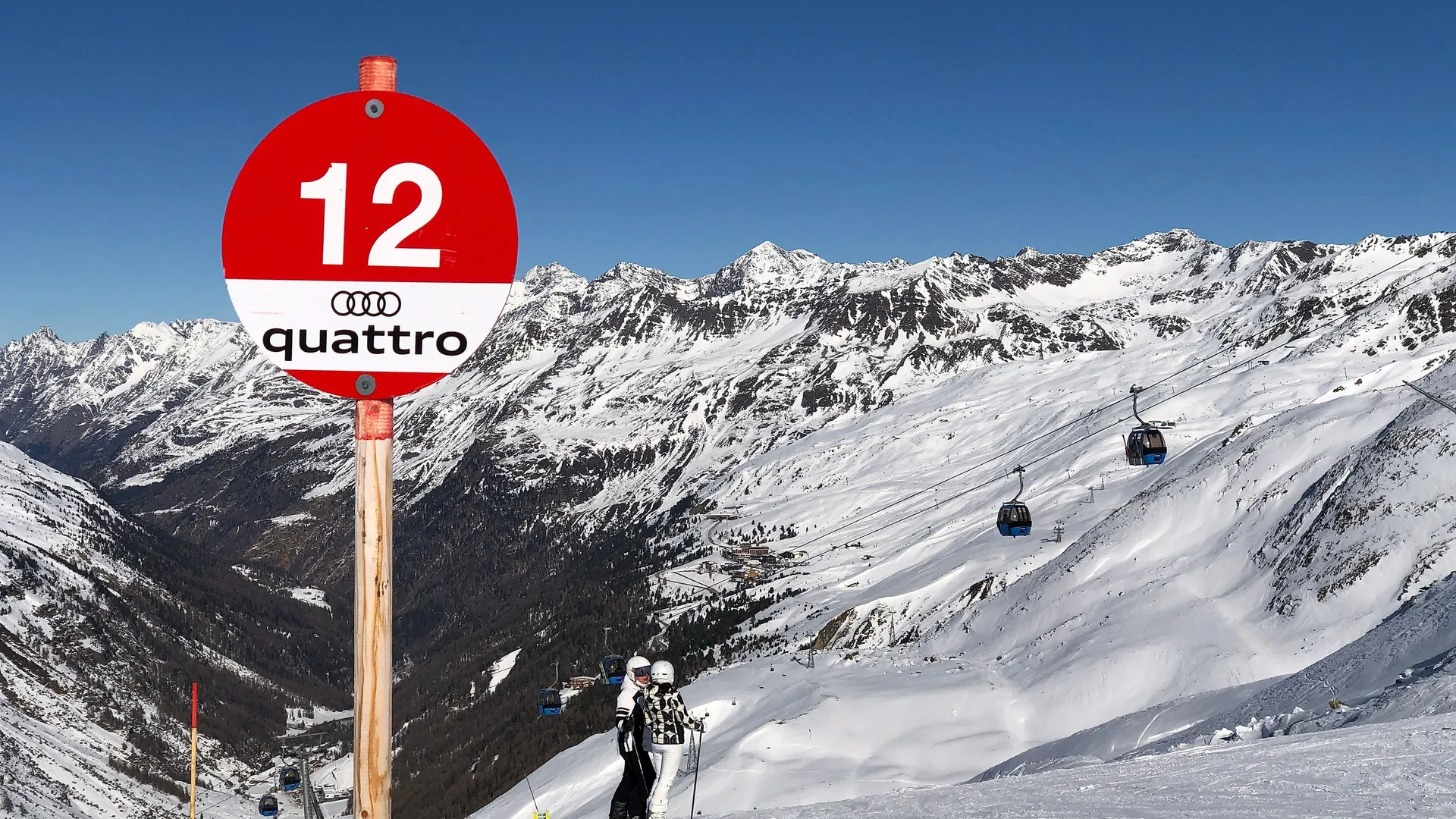 Ski slope markings for the red slope in the Obergurgl ski area