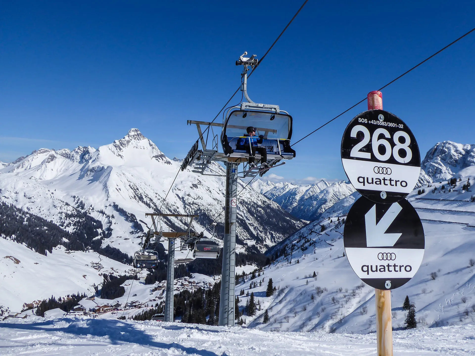 Ski slope markings for black slopes on the Ski Arlberg, Warth