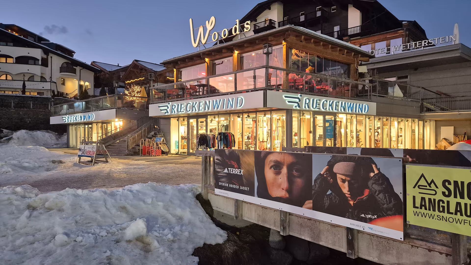 Terrex Plakat mit Winter Kollektion 2024/25