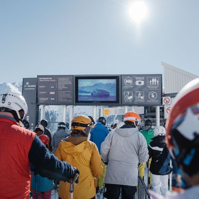 Access portal as a digital signage banner system with Audi spot at Ski Arlberg, St. Anton