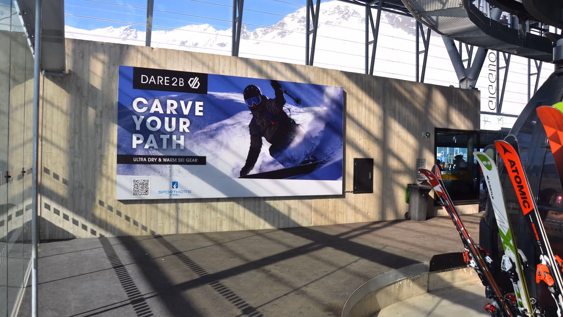dare2b on megaposter in Sölden Giggijoch