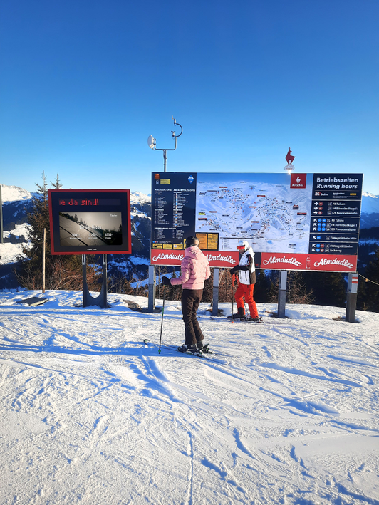 Digital out-of-home on a digital signage panorama system in the KitzSki ski resort, Kitzbühel