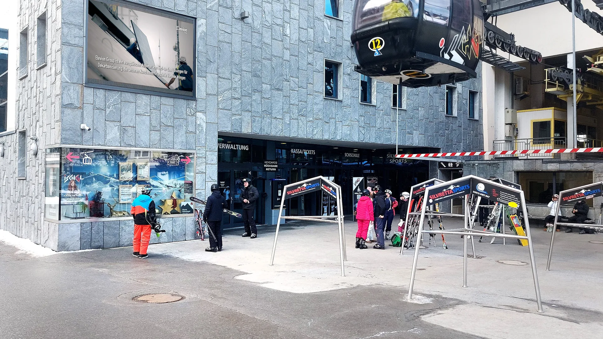 Digital Out-of-Home - Elevion brand on an LED video wall in the Ischgl ski resort