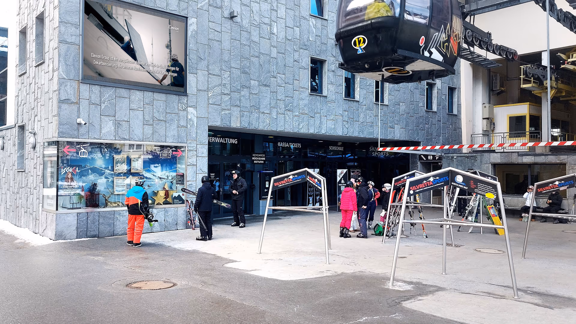 Digital Out-of-Home - Elevion brand on an LED video wall in the Ischgl ski resort