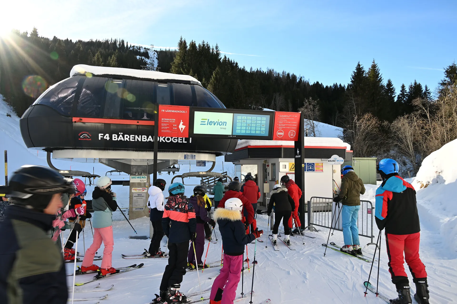 Elevion wirbt digital auf den Infosystemen in Kitzbühel 