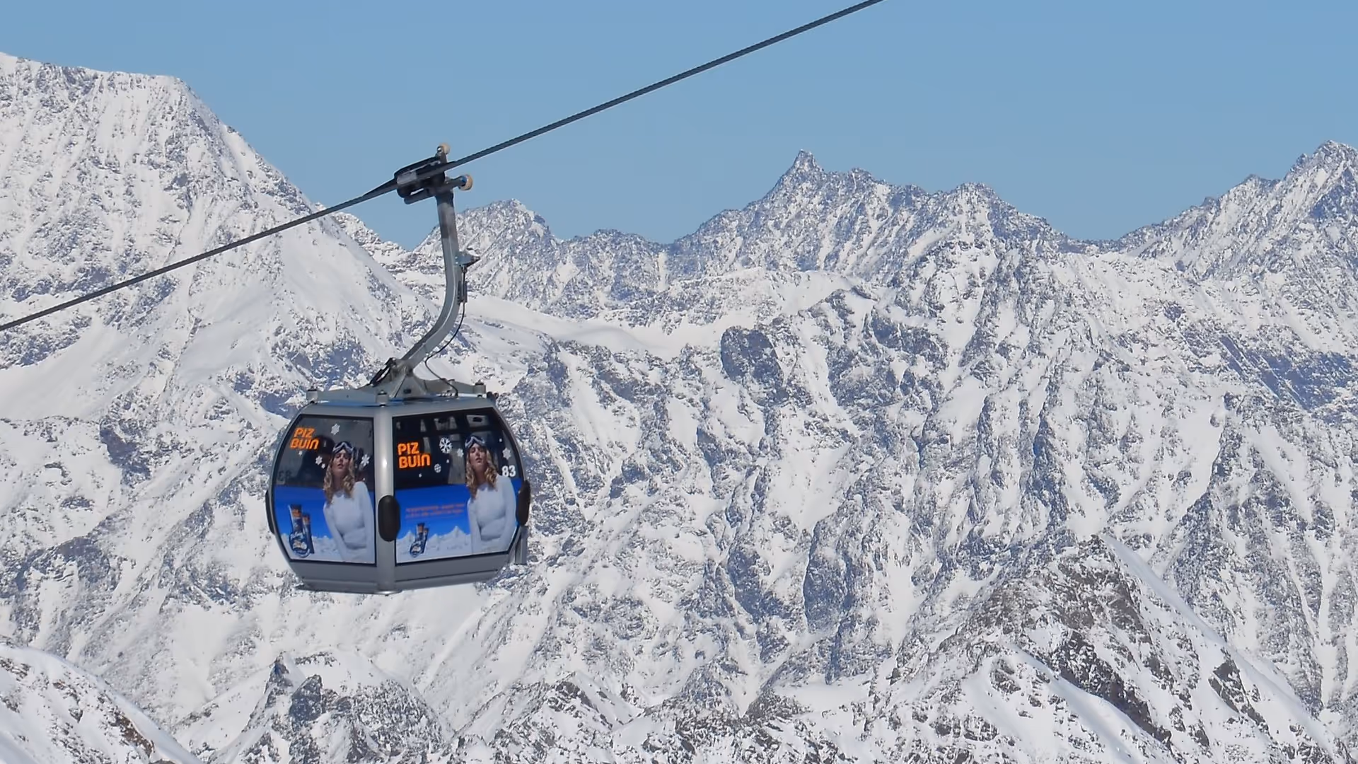Die Gondel im Skigebiet in Sölden ist mit einem Sujet der Marke Piz Puin gebrandet.