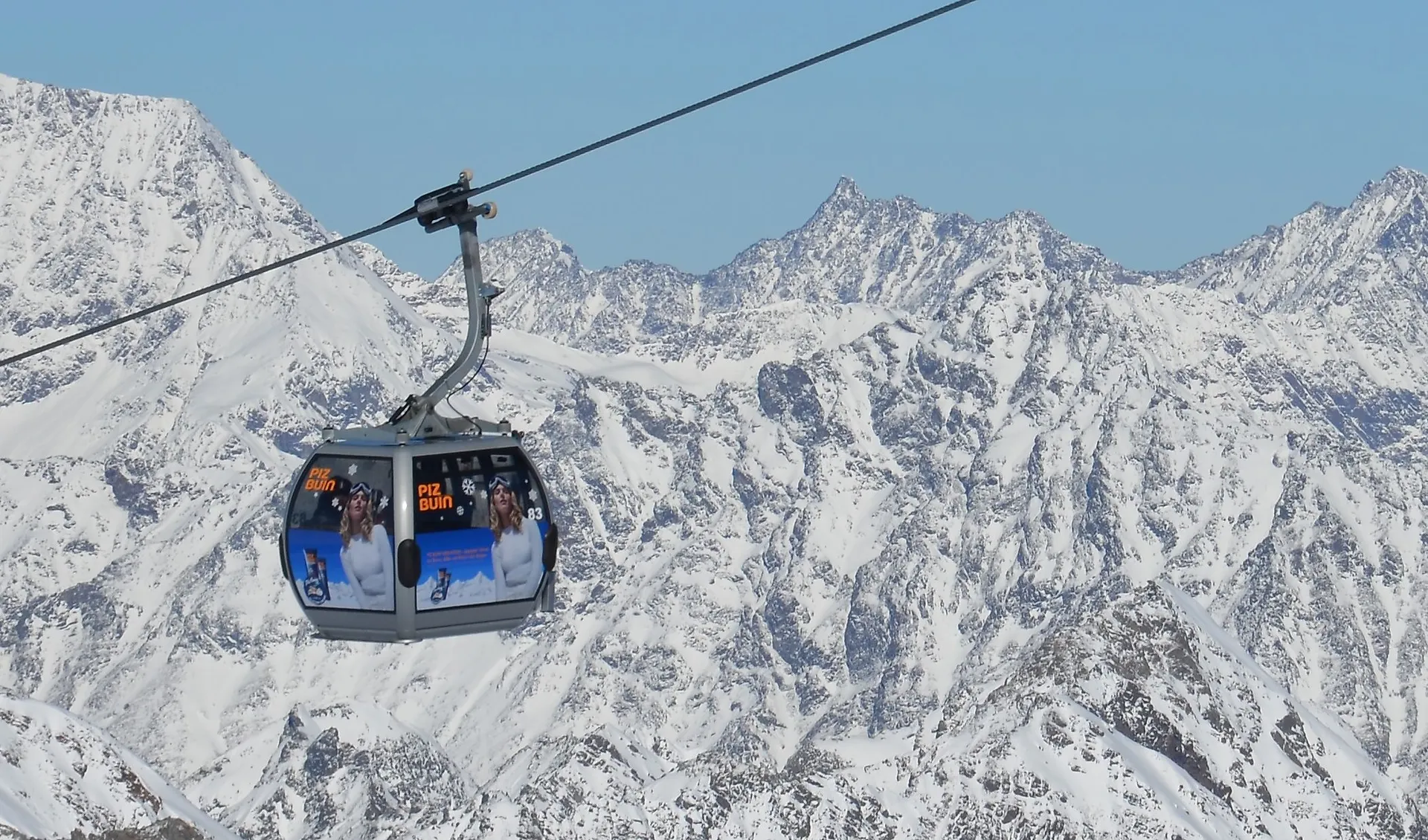 Die Gondel im Skigebiet in Sölden ist mit einem Sujet der Marke Piz Puin gebrandet.