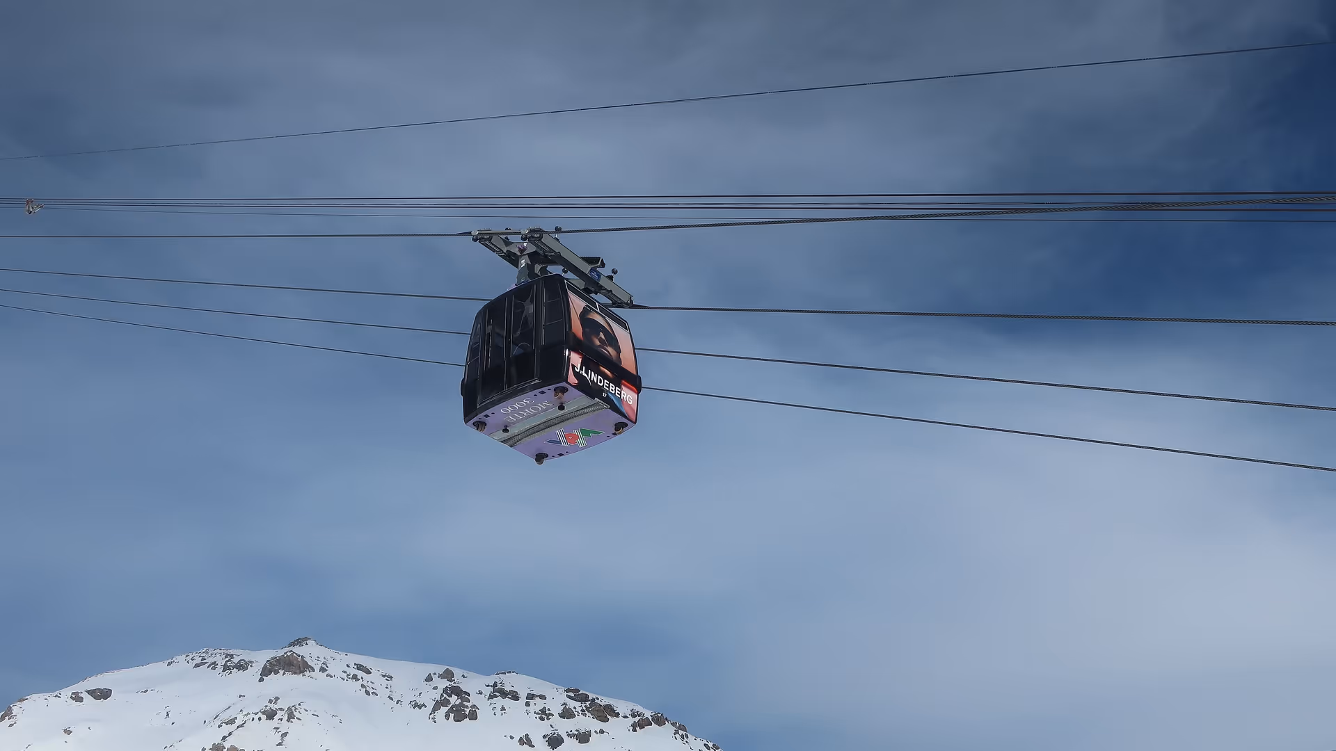 The gondola in the ski area is branded with a Lindeberg motif.