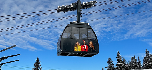 Die Gondel im Skigebiet Seefeld in Tirol wurde mit einem Sujet der Marke Nikki gebrandet.