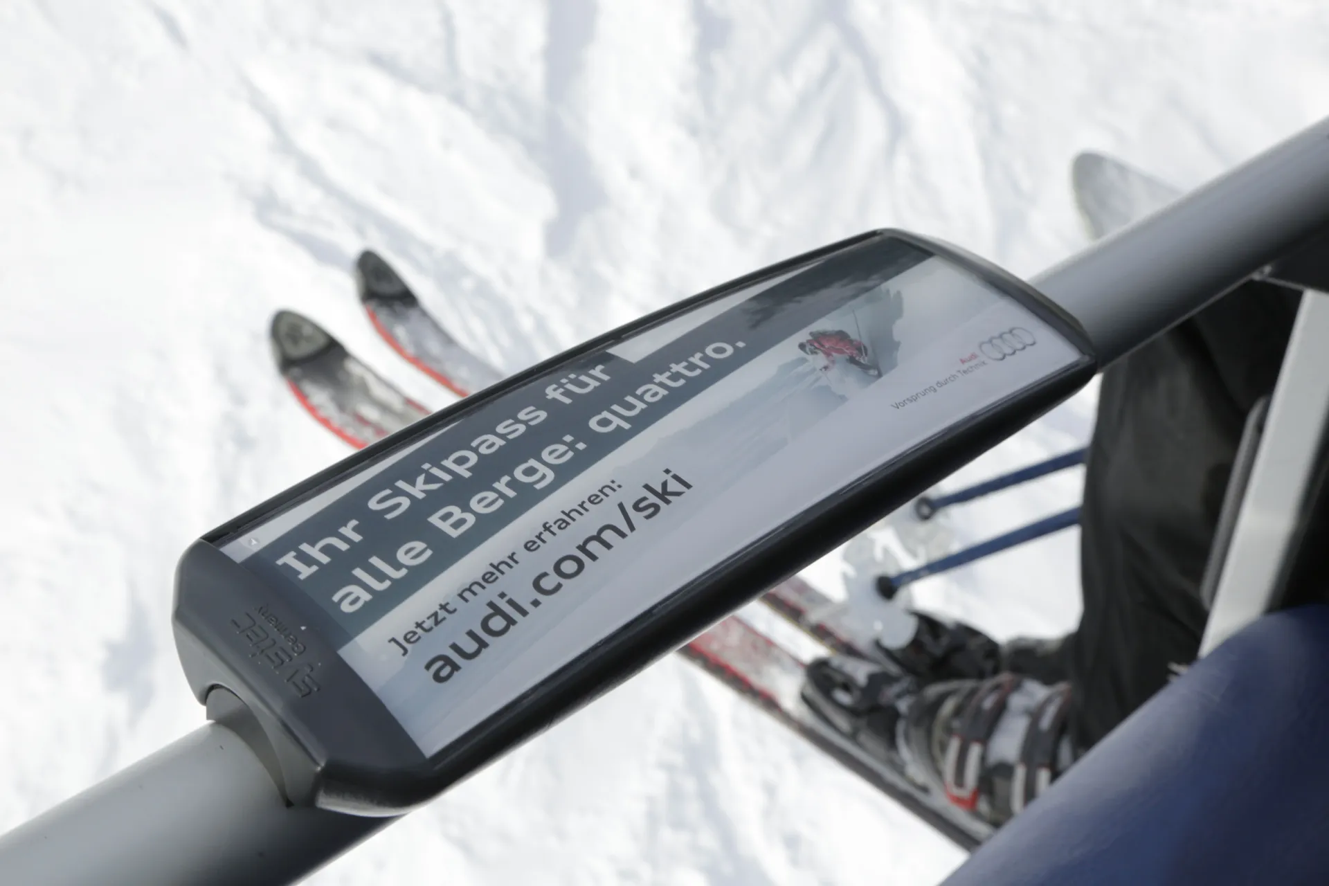 Audi-Branding auf Sesselliftbügeln im Skigebiet Oberstdorf Kleinwalsertal