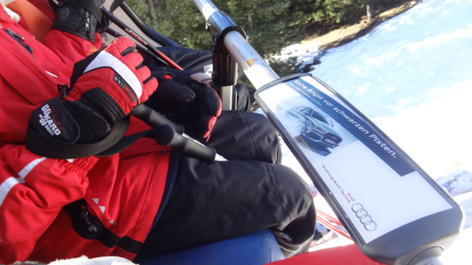 Audi-Branding auf Sesselliftbügeln im Skigebiet Oberstdorf Kleinwalsertal in Deutschland