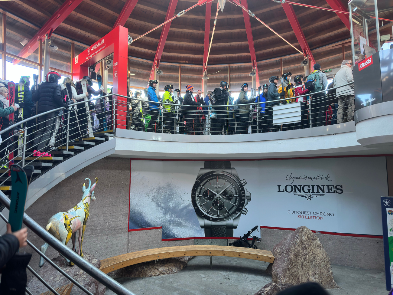  Longines Megaboard trifft internationales Publikum bei der stark frequentierten Hahnenkammbahn