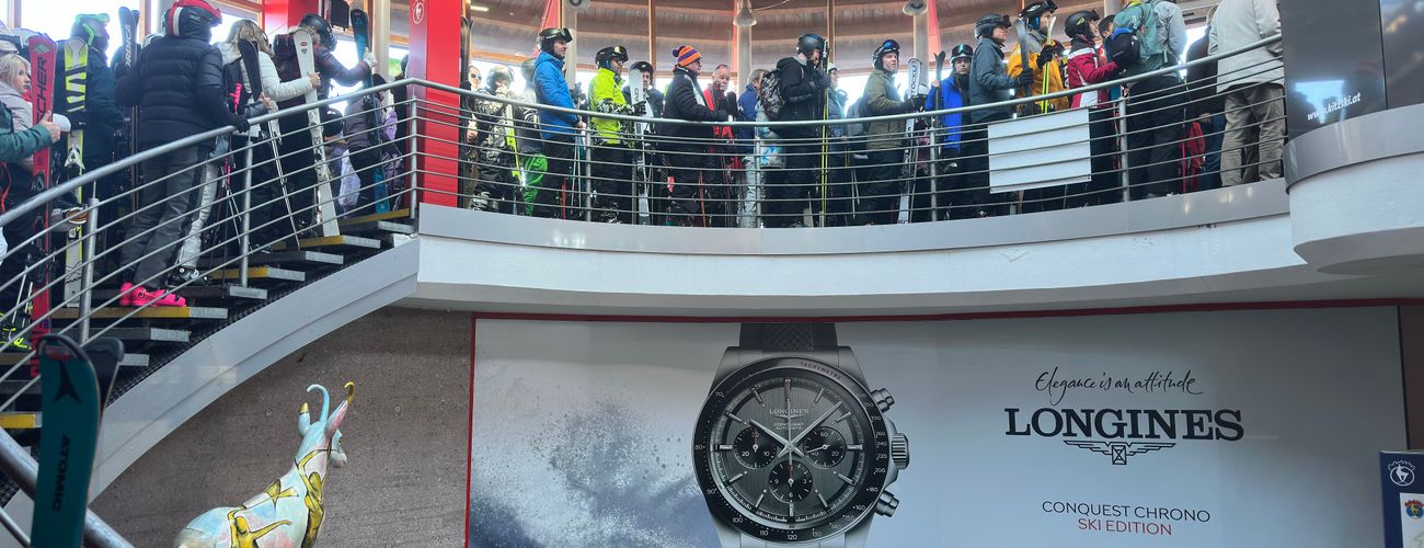  Longines Megaboard trifft internationales Publikum bei der stark frequentierten Hahnenkammbahn