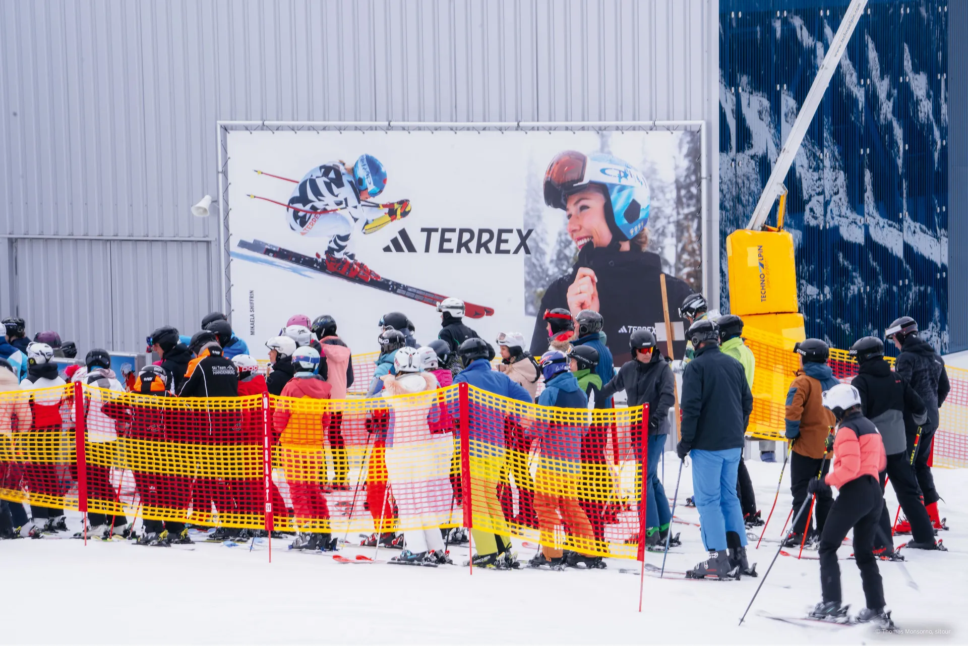 Megaboard mit Adidas Terex-Sujet im Skigebiet Altenmarkt-Zauchensee