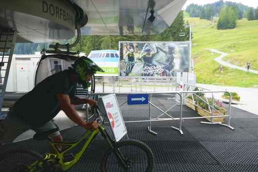 Megaboard mit Alpina-Sommersujet im Skigebiet Brandnertal