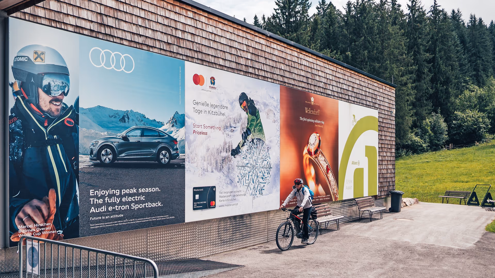 Outdoor Impacts mit Audi, Mastercard, Wellendorf und Allianz-Sujets in der Sommerbergregion KitzSki in Kitzbühel