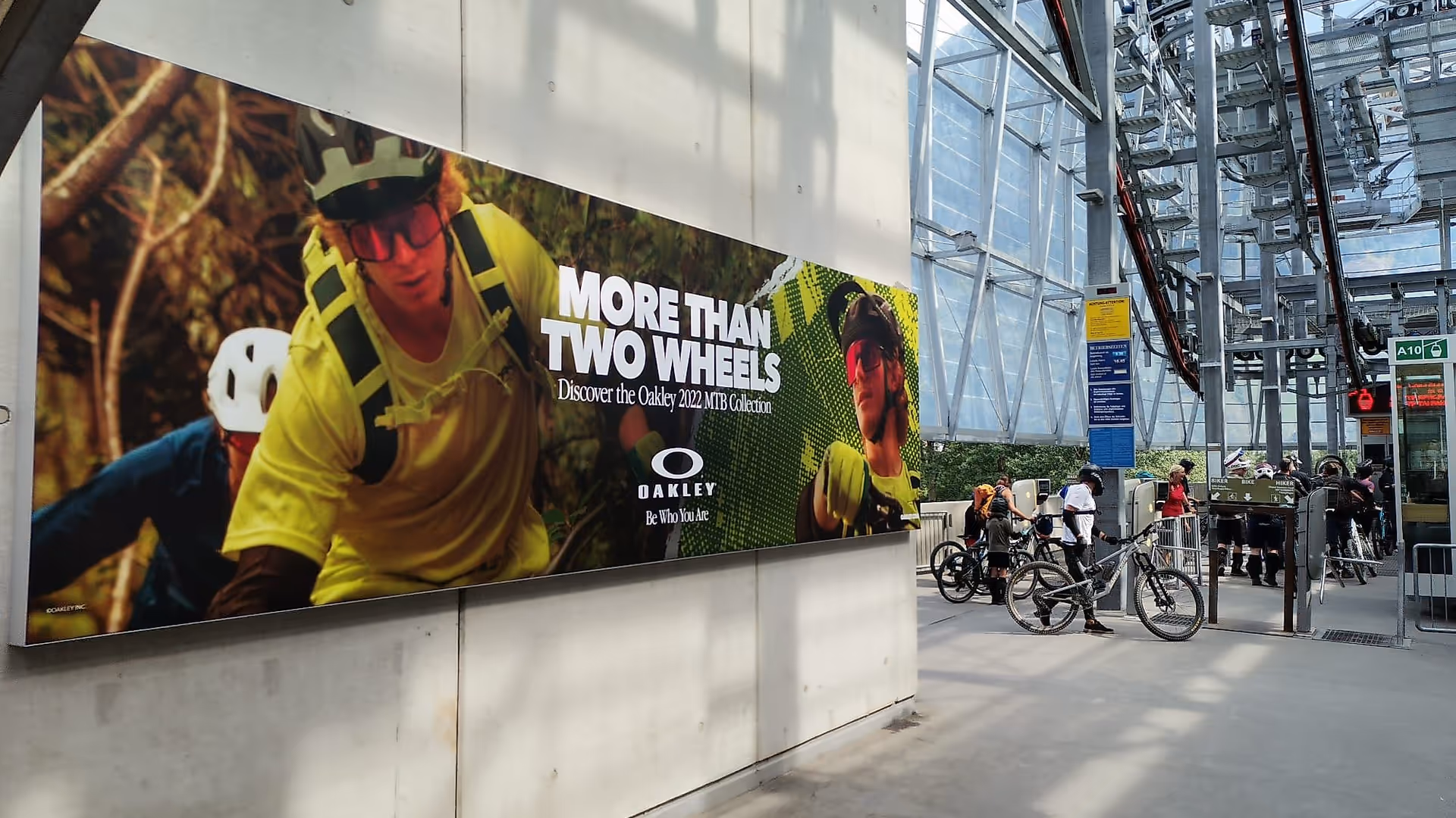 Outdoor Impact mit Oakley-Sommersujet in der Bikeregion Sölden