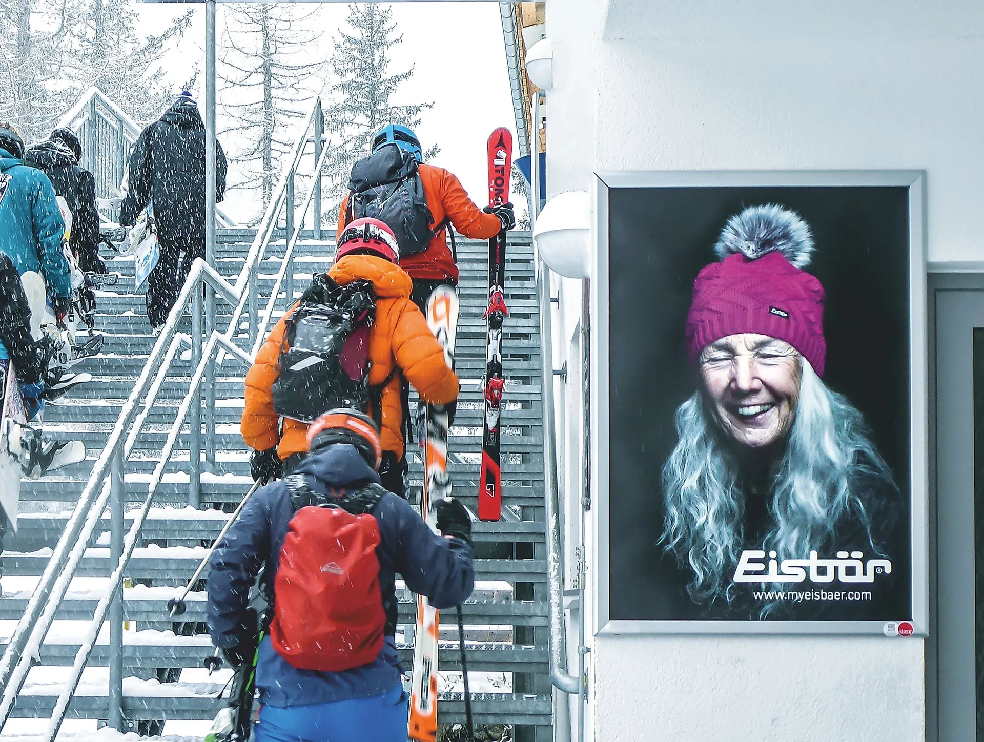 2B Plakat mit Eisbär-Sujet im Skigebiet Ischgl