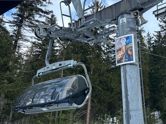 Sujet Tradition & Genuss vom Hotel Klosterbräu als Megaboard an Liftstütze in Tirol