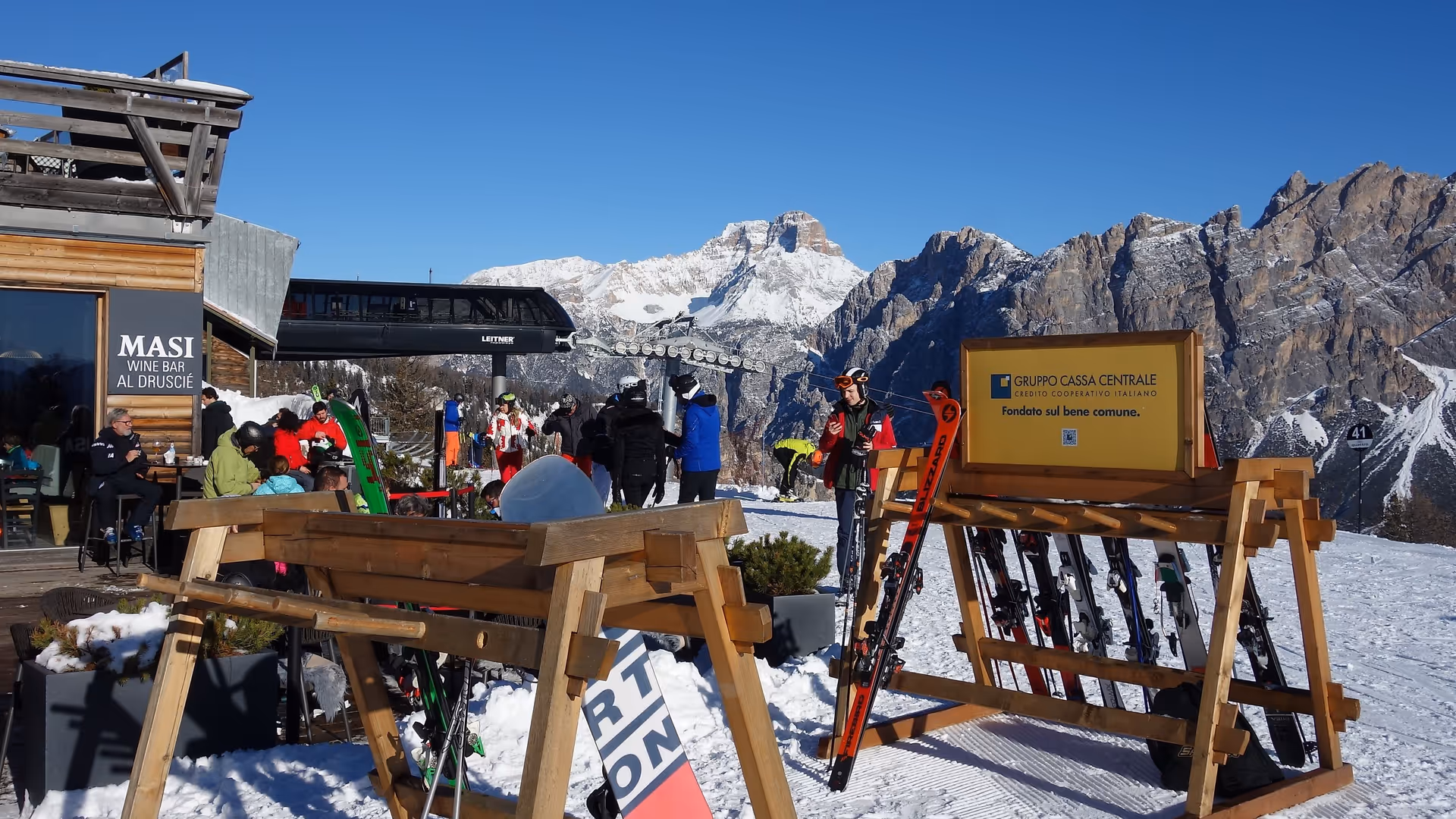 Skiständerwerbung in ColDrusciè, Italien