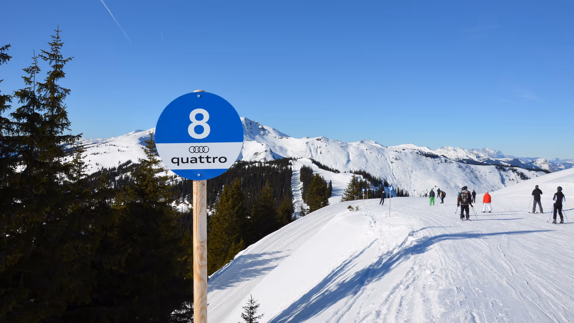 blaue Pistentafel im Skigebiet Schmitten, Zell am See
