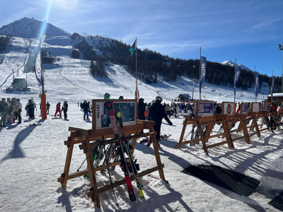 Werbefläche auf Skiständer in Sestriere, Italien 