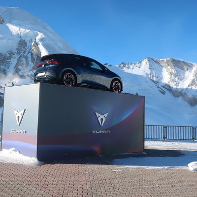 Projekt Spezialumsetzung Cupra mit Fahrzeugplatzierung im Schweizer Skigebiet